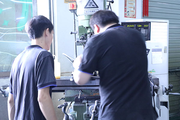 自動(dòng)點(diǎn)膠機(jī)廠家