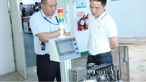 自動(dòng)點(diǎn)膠機(jī)的價(jià)格