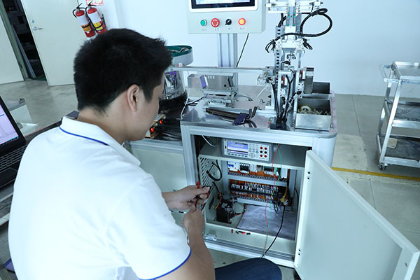 控制器自動(dòng)點(diǎn)膠機(jī)