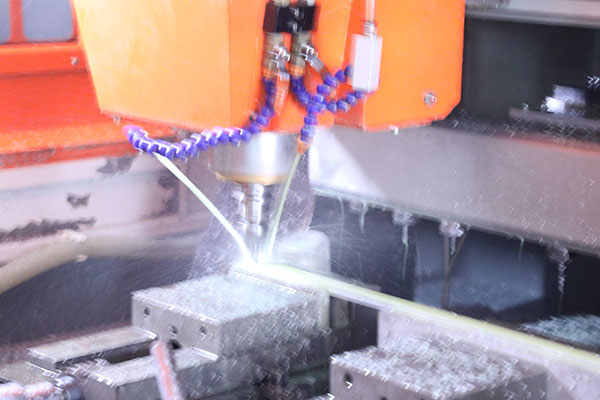 全自動點(diǎn)膠機(jī)廠家